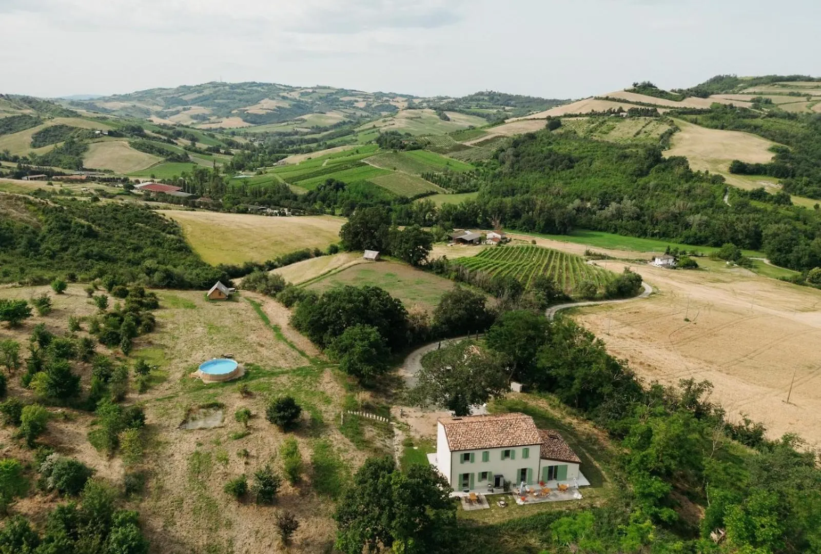 Agriturismo Glamping Pettirosso فراتّا تيرمي